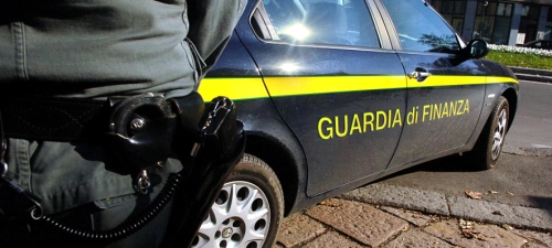 Fabbrica illegale di sigarette: Finanza sequestra stabilimento 