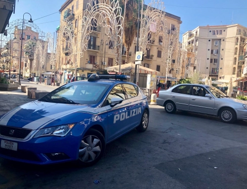 In giro con due pistole nello scooter: 14enne arrestato a Palermo 
