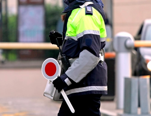 Palermo, vigile urbano investito mentre lavorava