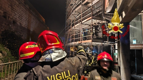 Catania, incendio nel complesso 