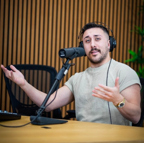 Podcaster Gargano denunciato per violenza sessuale