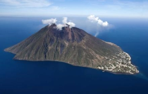 Stromboli vuole l'autonomia: raccolta firme per staccarsi da Lipari